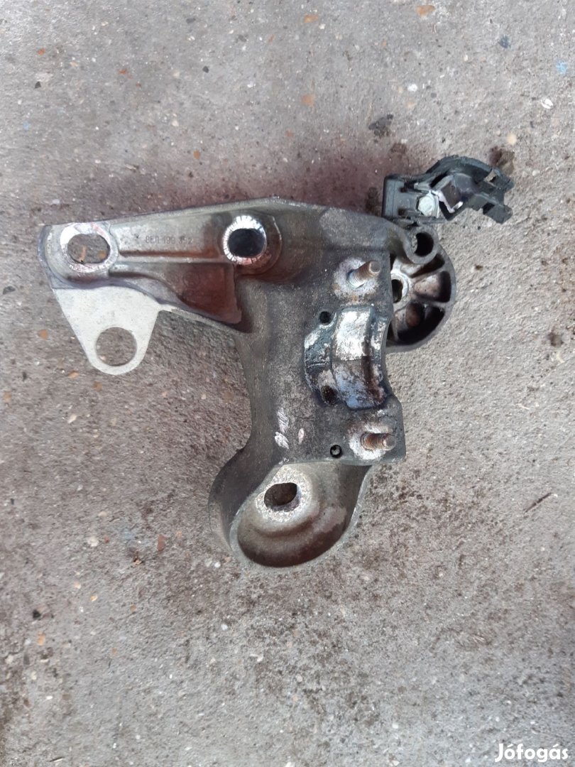 Audi A4 B7 Jobb Motortartó Bak