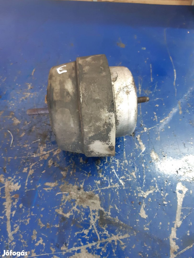 Audi A4 B7 Jobb Motortartó Bak