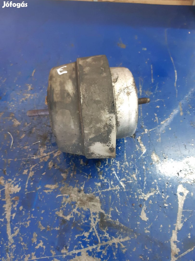 Audi A4 B7 Jobb Motortartó Bak