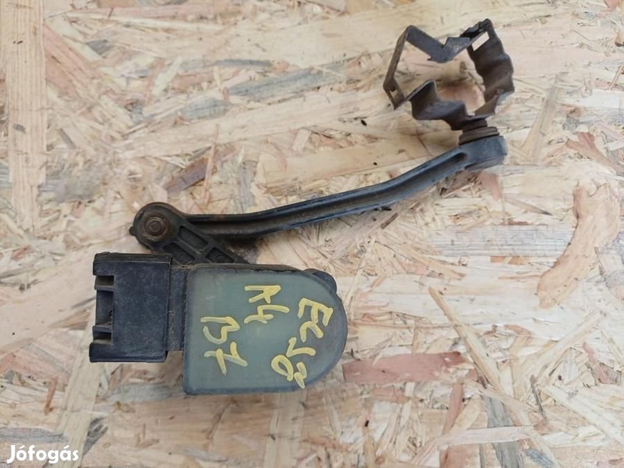 Audi A4 B7  (2004-2008) Első Xenon Szintező