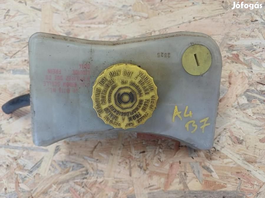 Audi A4 B7  (2004-2008) Fékolaj Tartály