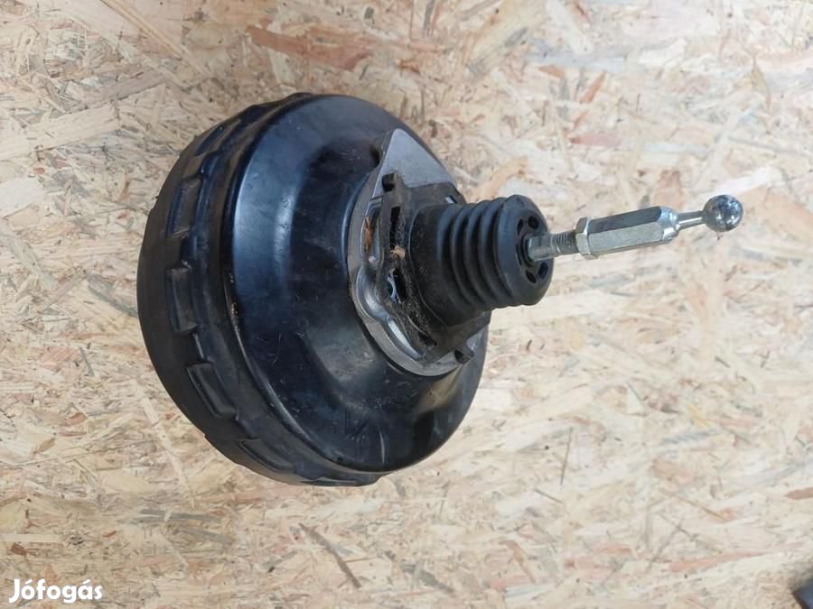 Audi A4 B7  (2004-2008) Fékrásegítő