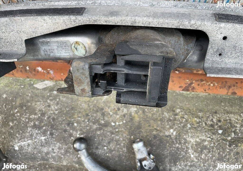 Audi A4 B7 levehető vonóhorog 8e0800491d