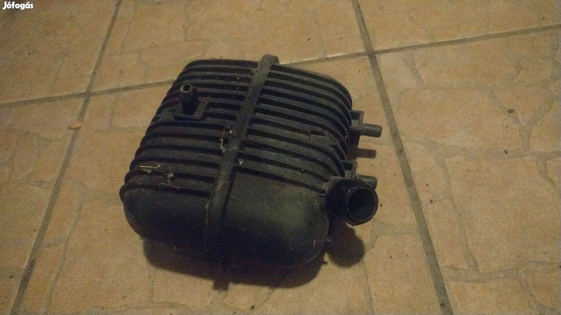 Audi A4 B7 szívócső rezonátor