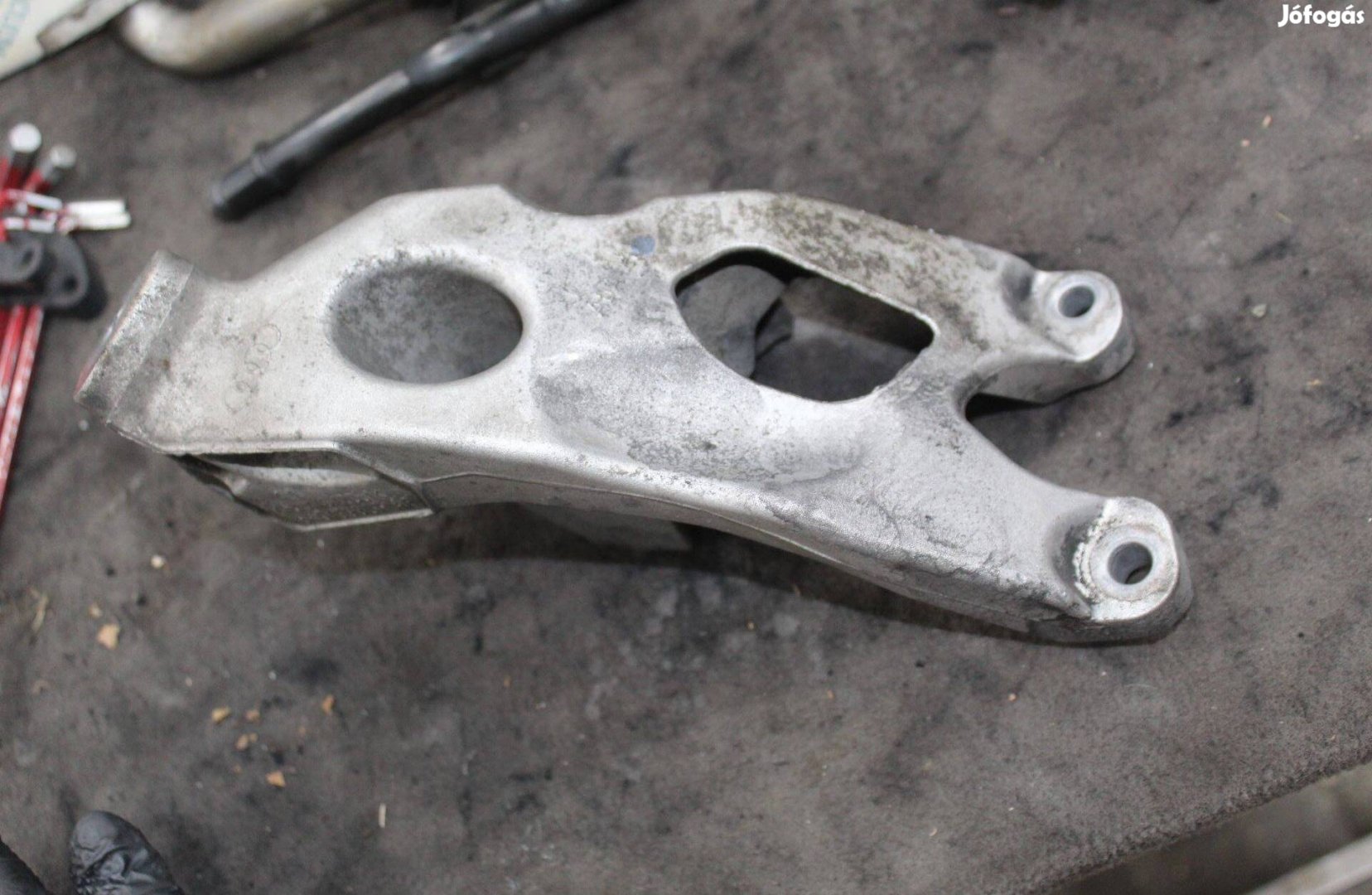 Audi A4/B8 2007-2013 2.0D Caga motortartó bak 8K0199307AP
