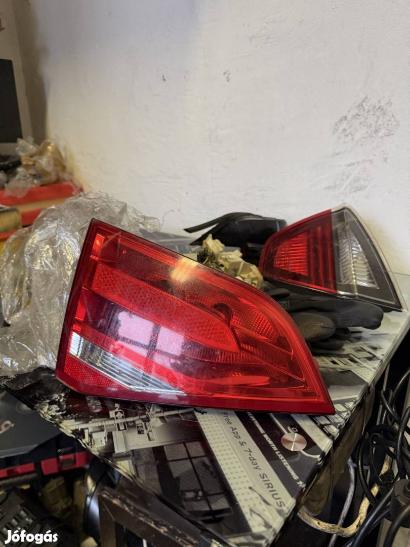 Audi A4 B8 8K bal hátsó csomagtér lámpa