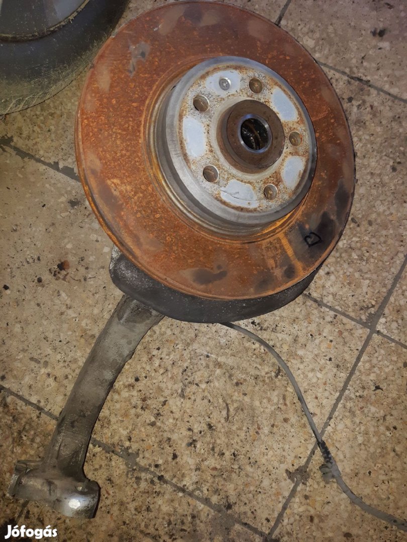 Audi A4 B8 Bal Első Csonkállvány Kerékaggyal ABS Jeladó