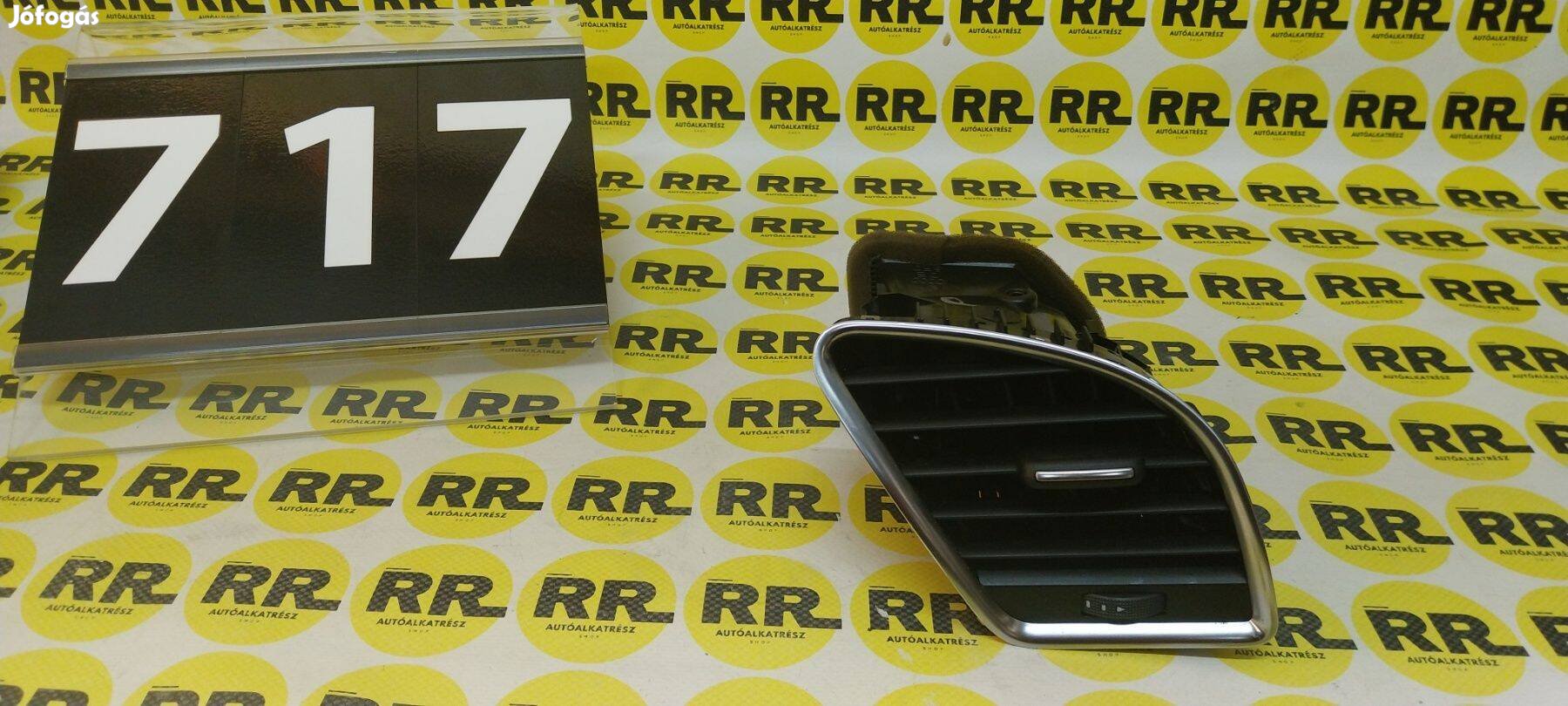 Audi A4 B8. Műszerfal jobb oldali szellőző rács. 8T1 820 902 C