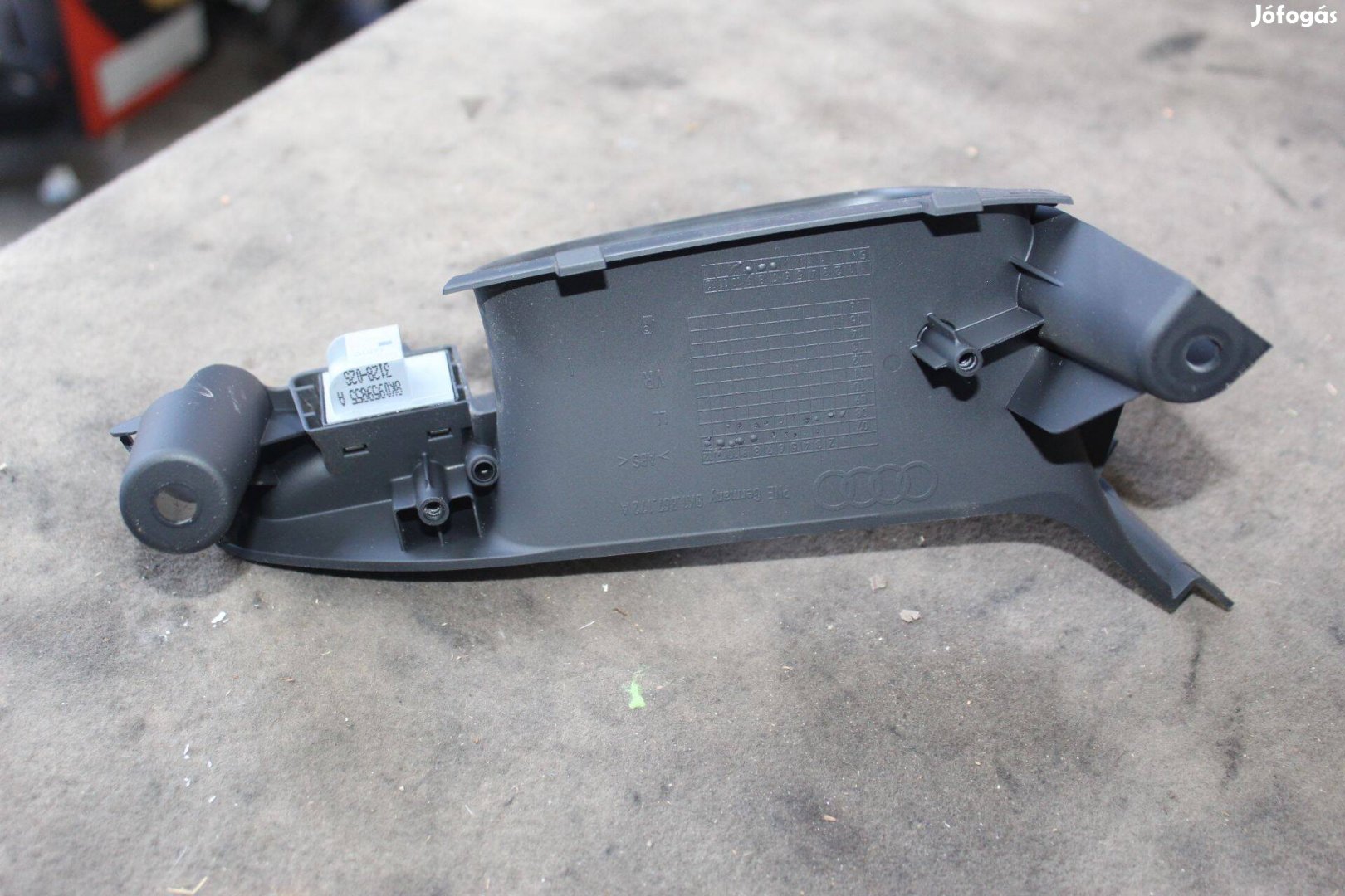 Audi A4/B8 ajtóbehúzó 8K0868394A