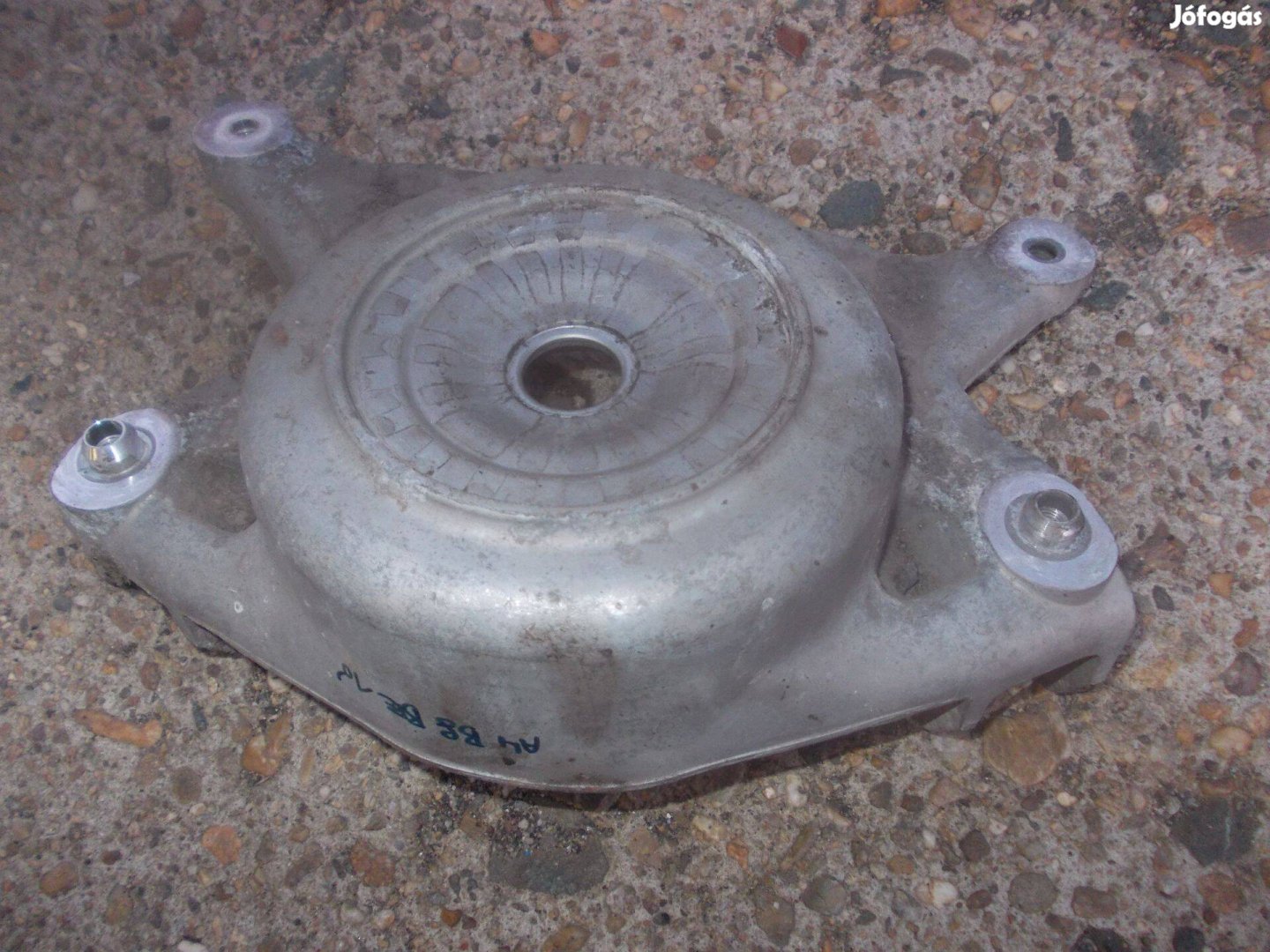 Audi A4 B8 bal első toronykonzol 2008-2015