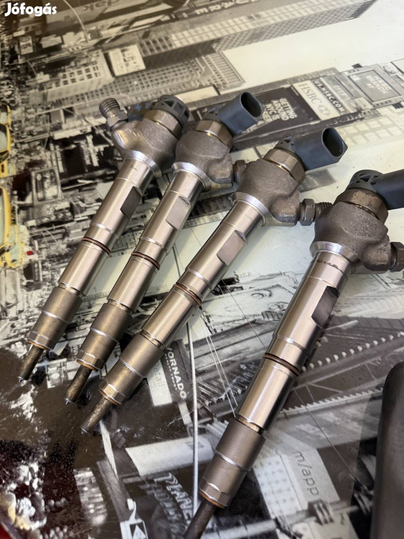 Audi A4 B8 facelift 2.p TDI porlasztócsúcs 04L130277AE