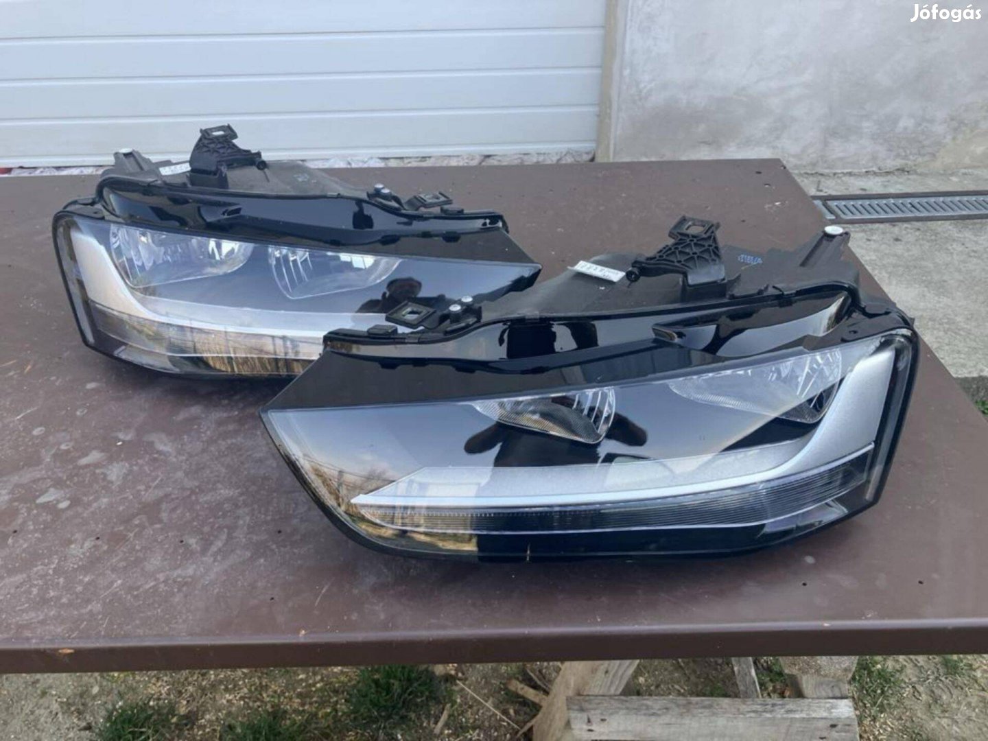 Audi A4 B8 fényszóró pár. Új