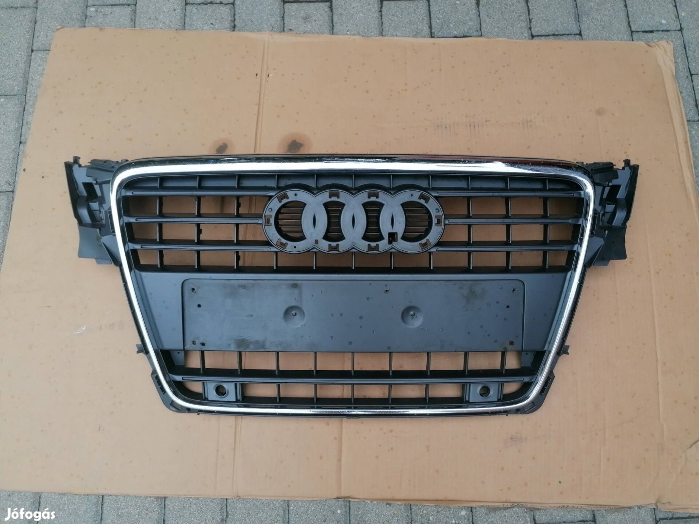 Audi A4 B8 gyári bontott hűtőrács. 
