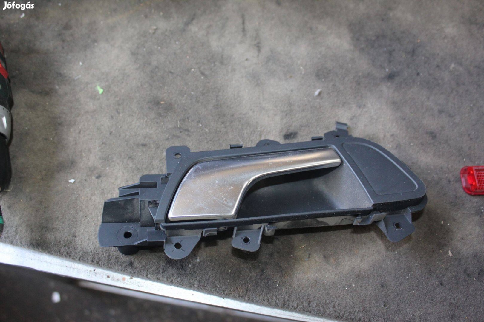 Audi A4/B8 jobb belső ajtókilincs 8K0839020