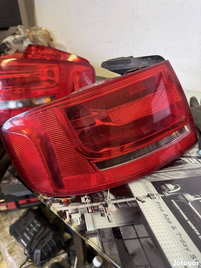Audi A4 B8 kombi bal hátsó lámpa