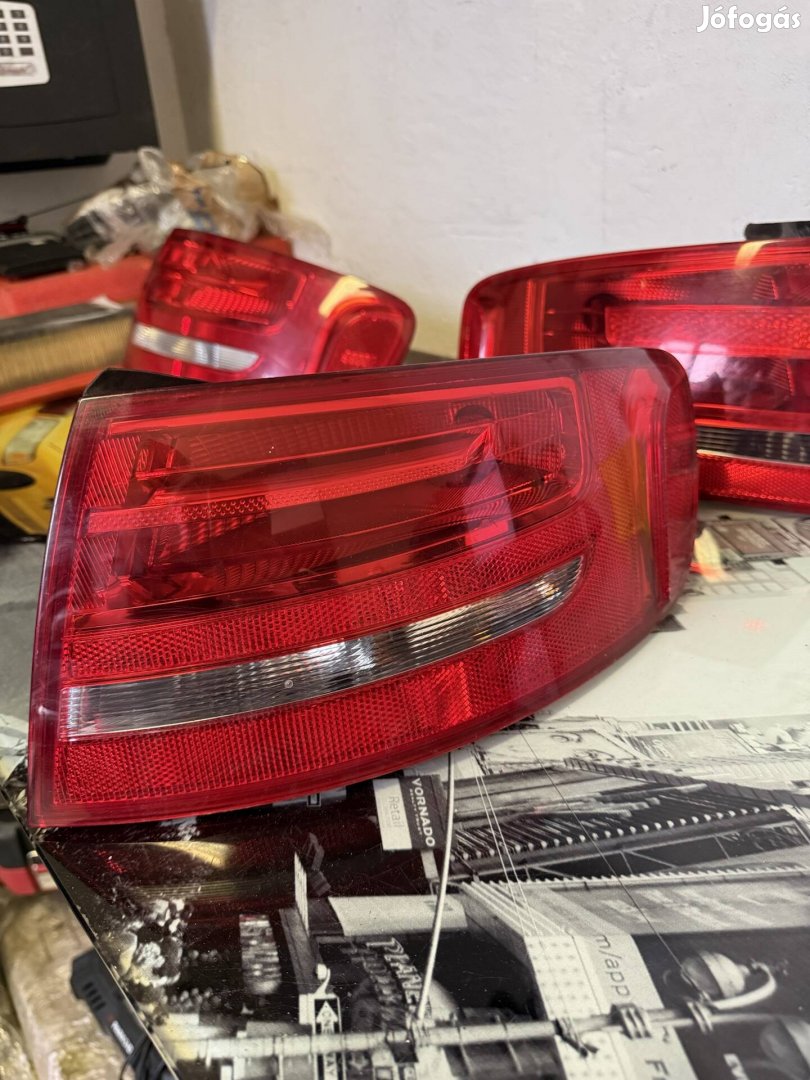Audi A4 B8 kombi jobb hátsó lámpa 8K9 945 096