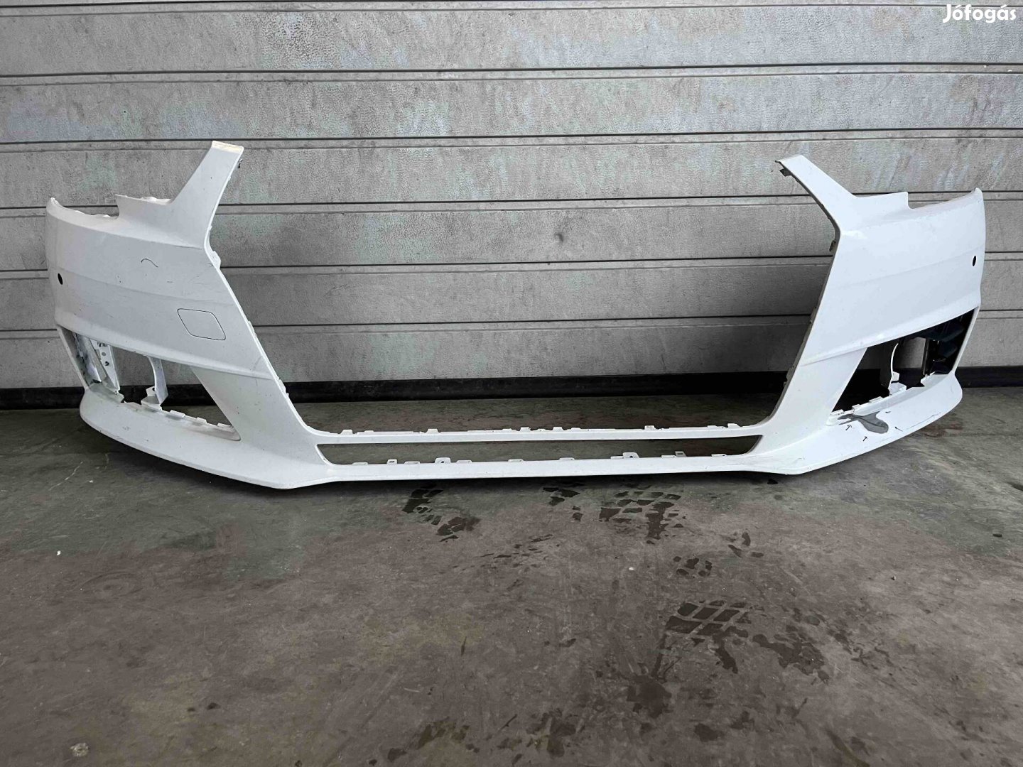 Audi A4 B9 8W első lökhárító lökő 2016-2019 8W0807437
