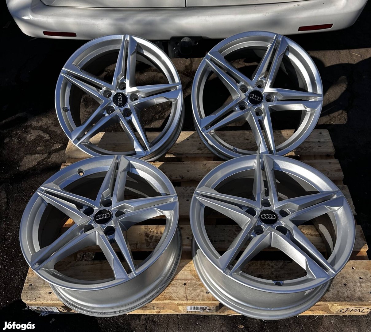 Audi A4 B9 gyári 18 alufelni 5x112 felni