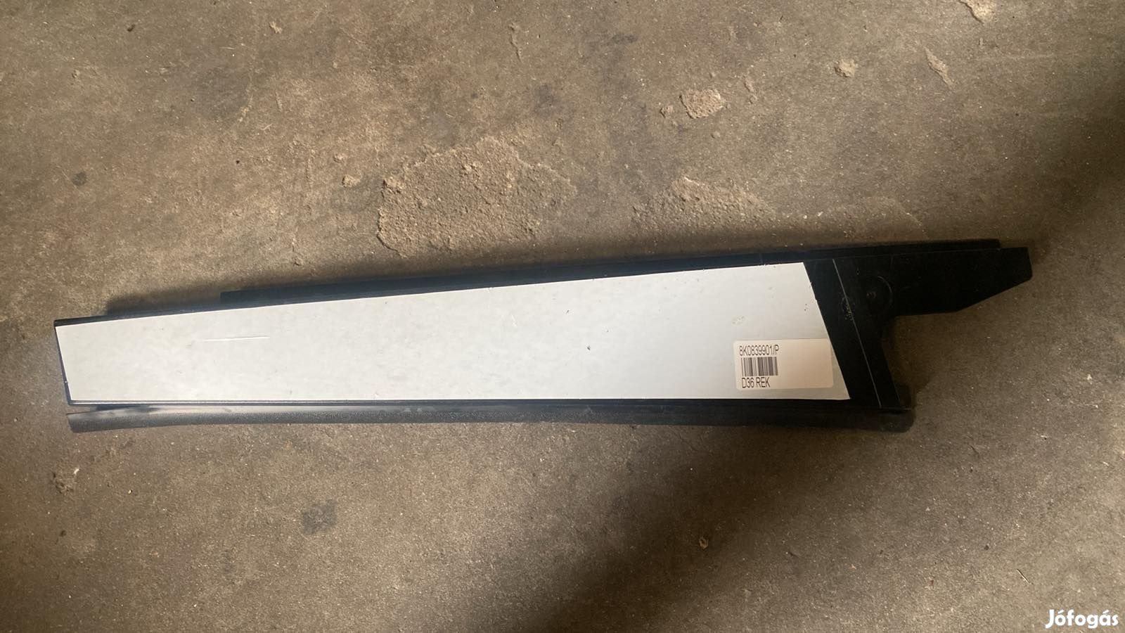 Audi A4 Bal külső hátsó rátét, ablakkárpit 8K0839901 eladó