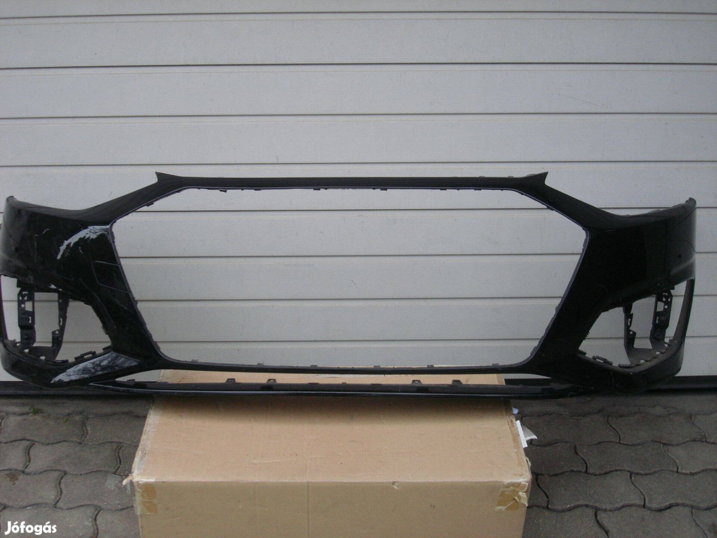 Audi A4 Facelift radaros első lökhárító 8W0807437 2019-től