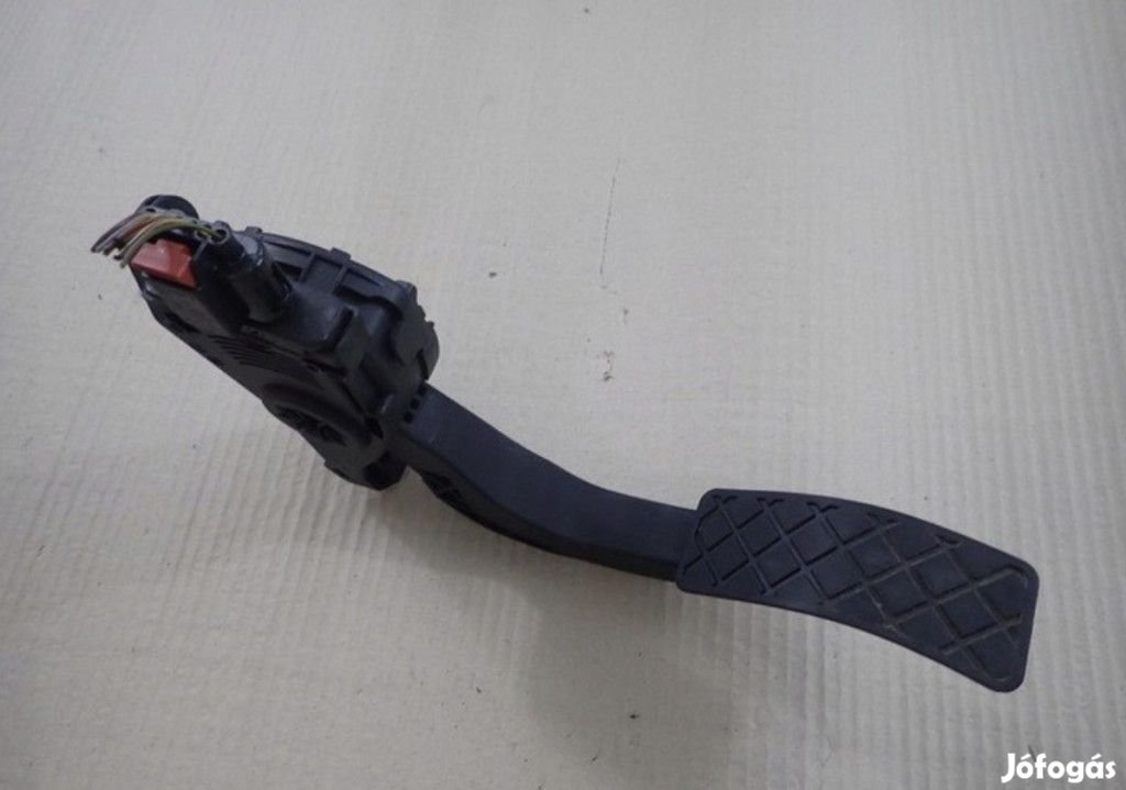 Audi A4 (B8 - 8K), Audi A5 (B8 - 8T) elektromos gázpedál 8k1723523