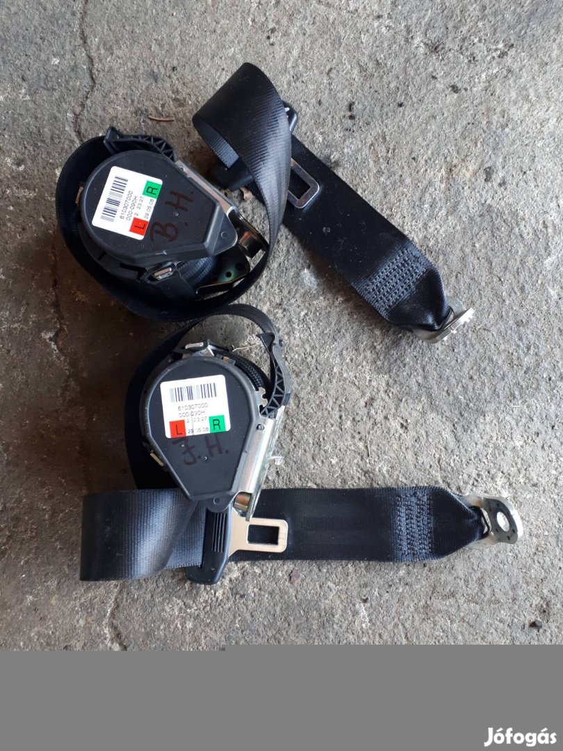 Audi A4  B8   kombi   hátsó  biztonsági öv  8K0857805K