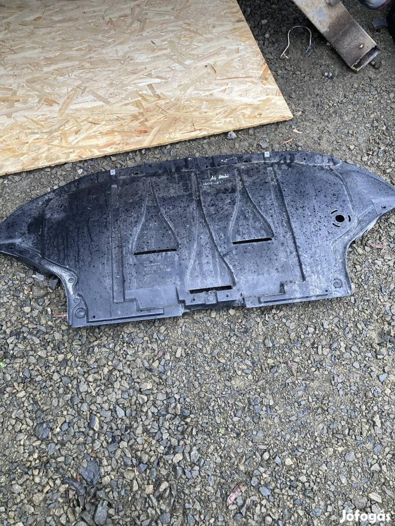 Audi A4 alsó motorburkolat (2001-05) 8E0863823