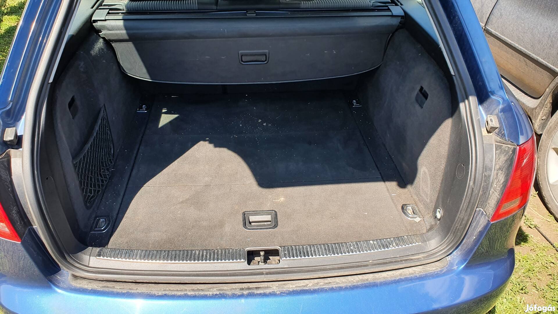 Audi A4 b7 Avant csomagtér kárpit eladó 5e.ft darabja 