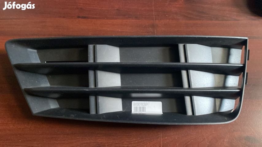 Audi A4 légvezető rács 8W0807682B eladó
