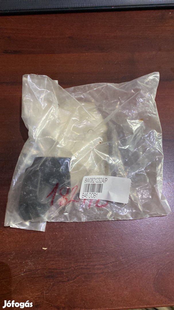 Audi A4 sárvédő végfedél jobb 8W0821232A eladó