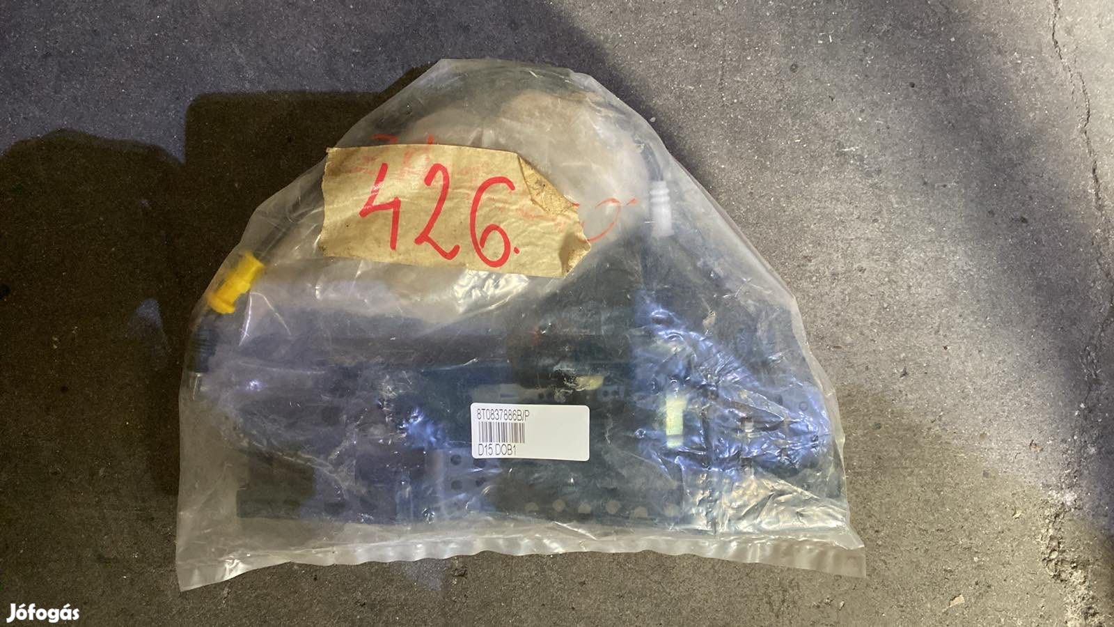 Audi A5/A1/A4/Q5 jobb oldali zártartó 8T0837886B eladó