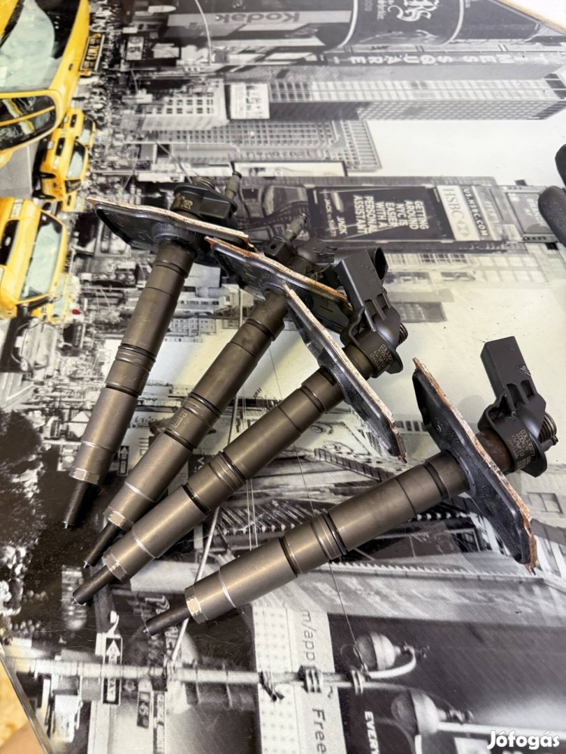 Audi A5 B8 A4 B8 2.0 cr tdi porlasztócsúcs 03L130277