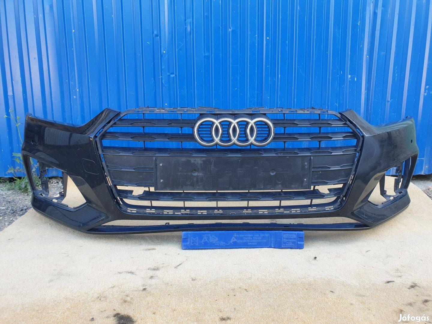 Audi A5 B9 8W6 gyári 8W6807437 első lökhárító, hűtőrács 8W6853651