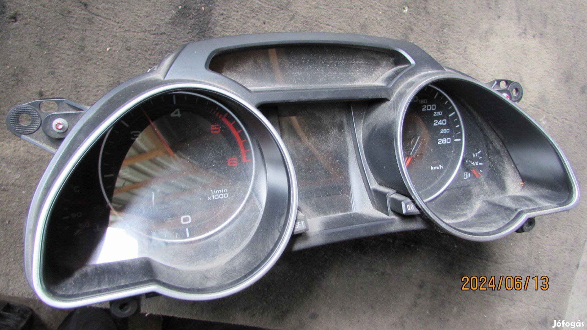 Audi A5 (B8 - 8T) (2007 - 2011) óracsoport 8T0920931A