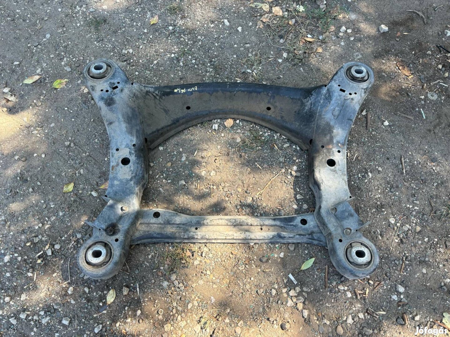 Audi A6 4F bölcső motortartó 