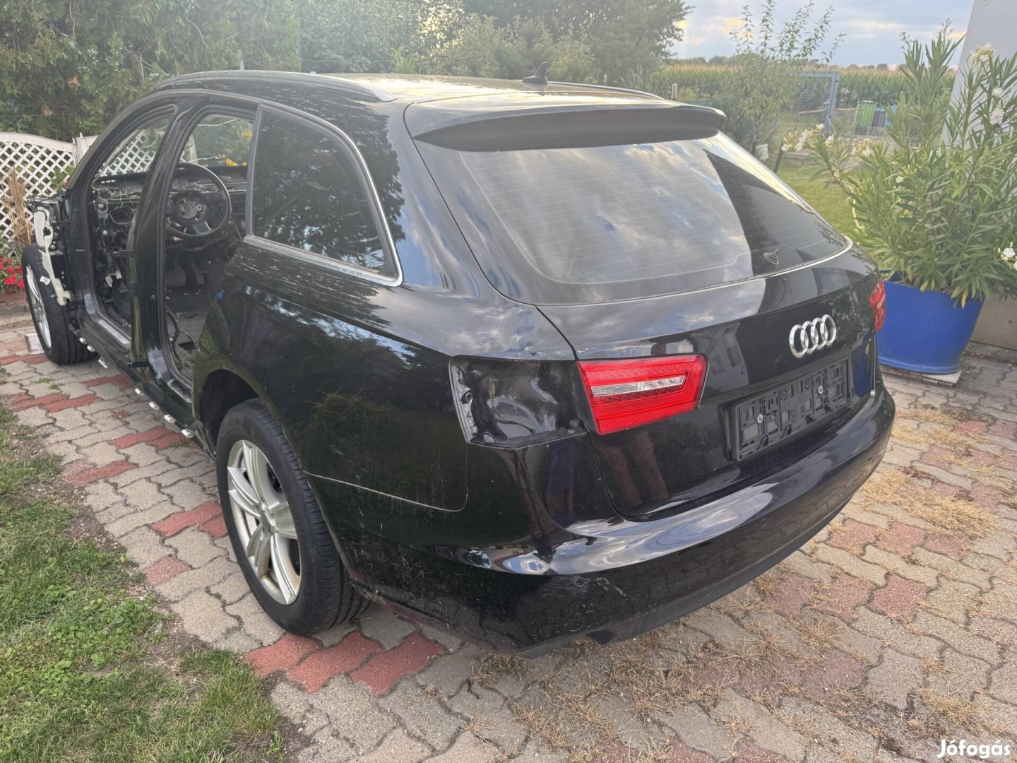 Audi A6 4G negyed csomagterfedel alkatresz
