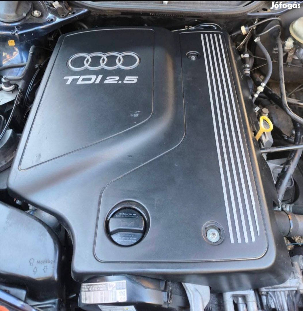 Audi A6 C4 Motor burkolat 