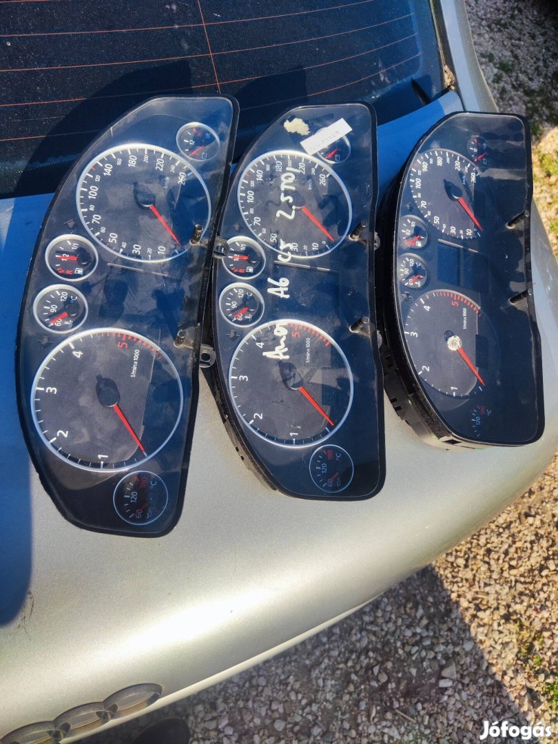 Audi A6 C5 3db Km-óra alkatrésznek egyben