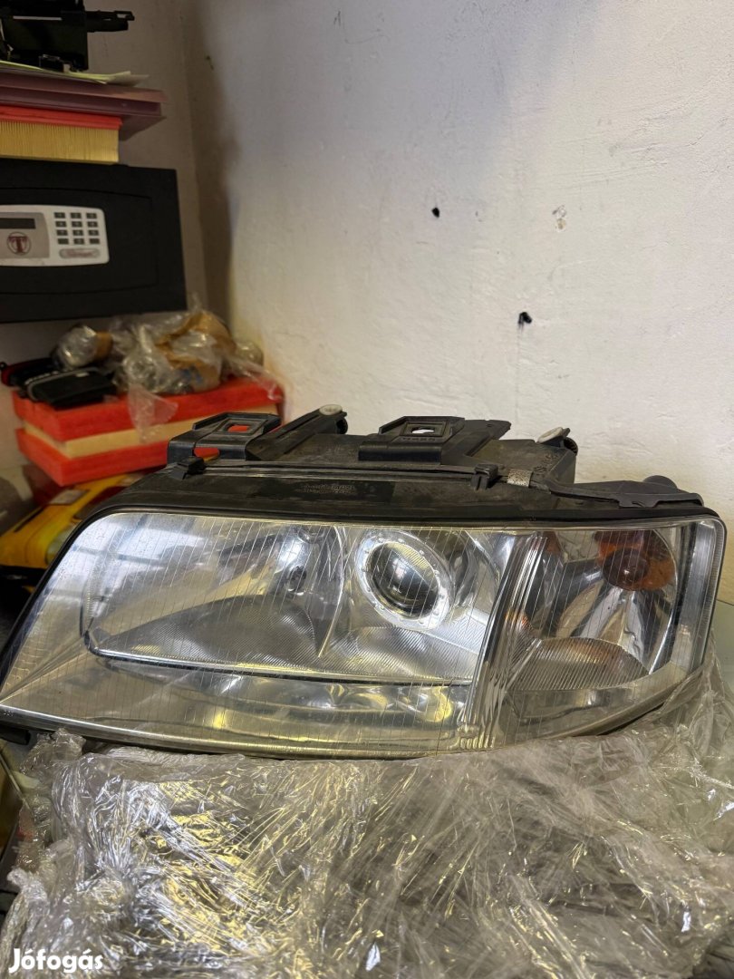 Audi A6 C5 bal első fényszóró