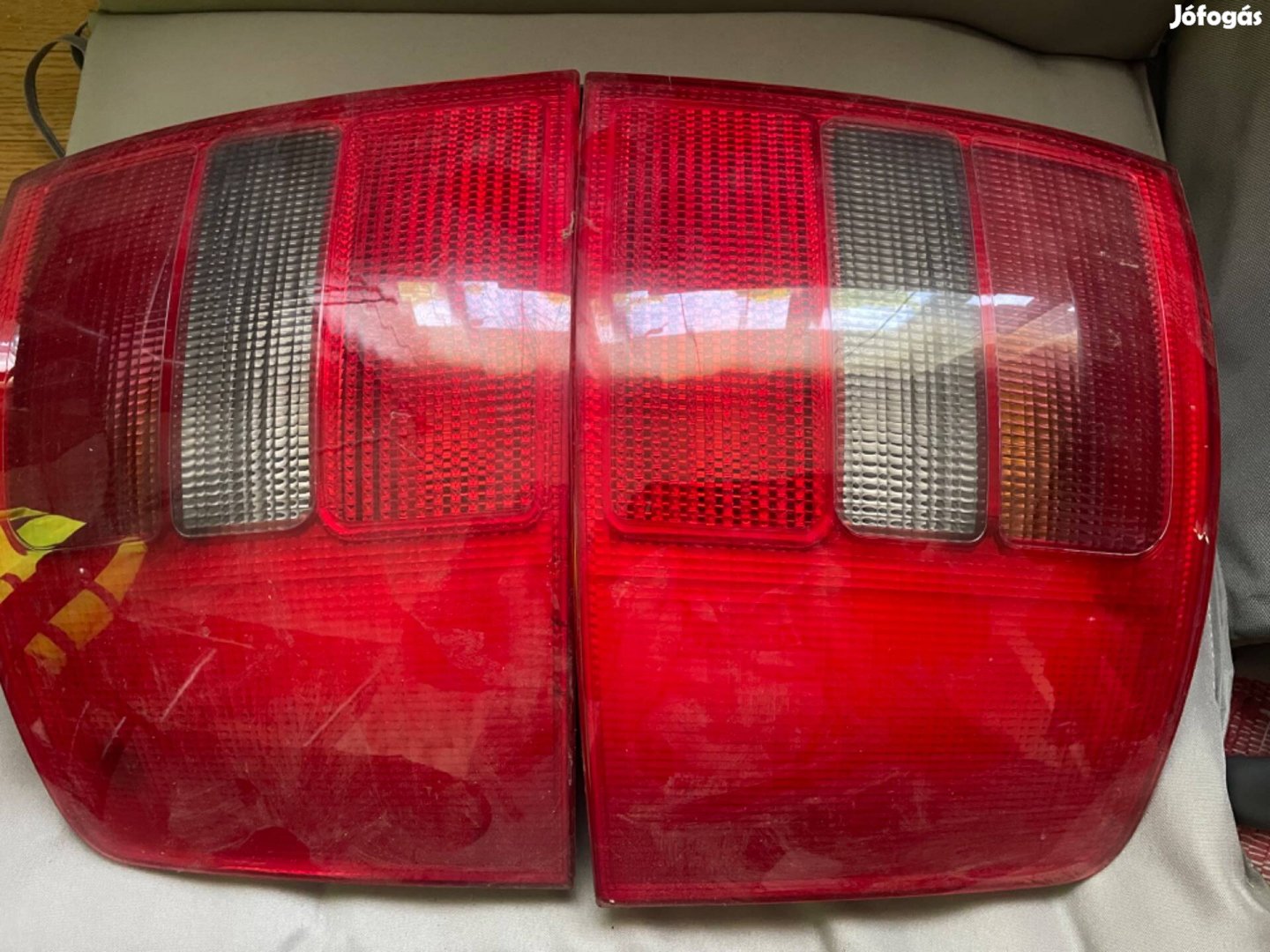 Audi A6 b4 hátsó lámpa