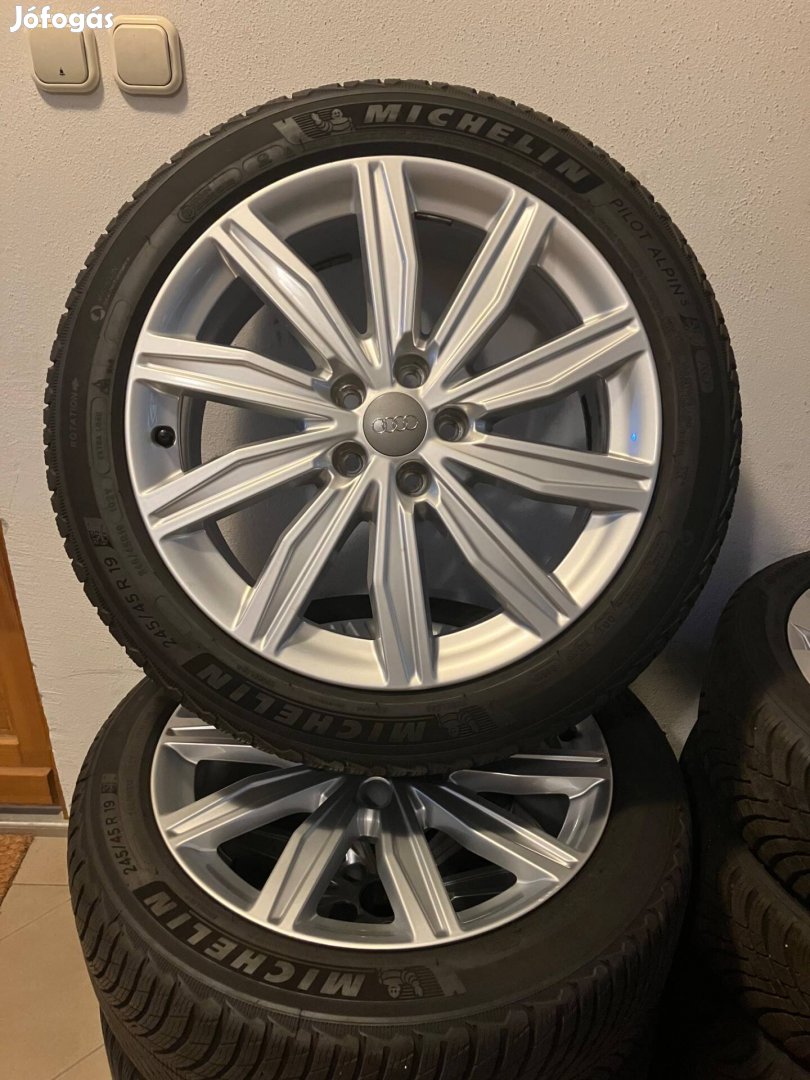 Audi A6 gyári 19-es alufelni garnitúra téli gumival