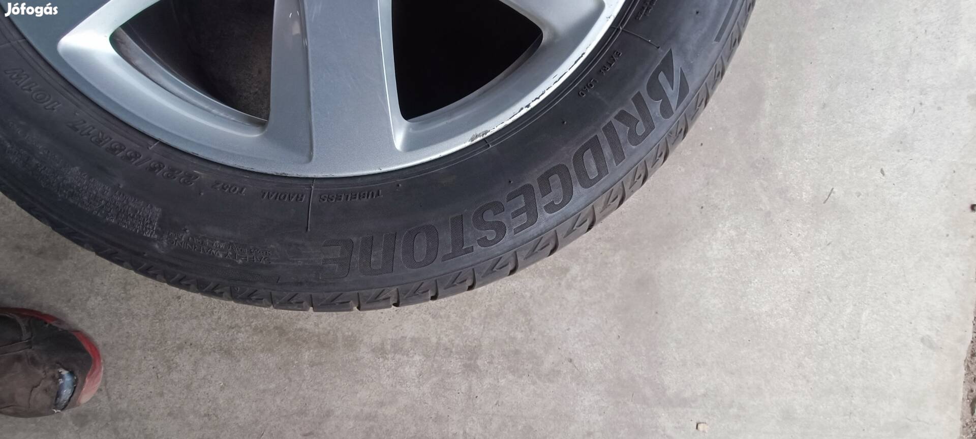 Audi A6 gyári felni Bridgestone 225/55 R17 6-7mm -es nyári gumikkal