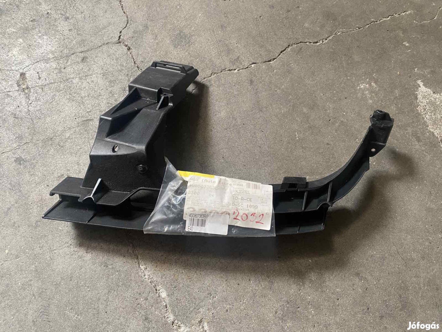 Audi A6 kipufogó lökhárító tartó 4G0807363B eladó