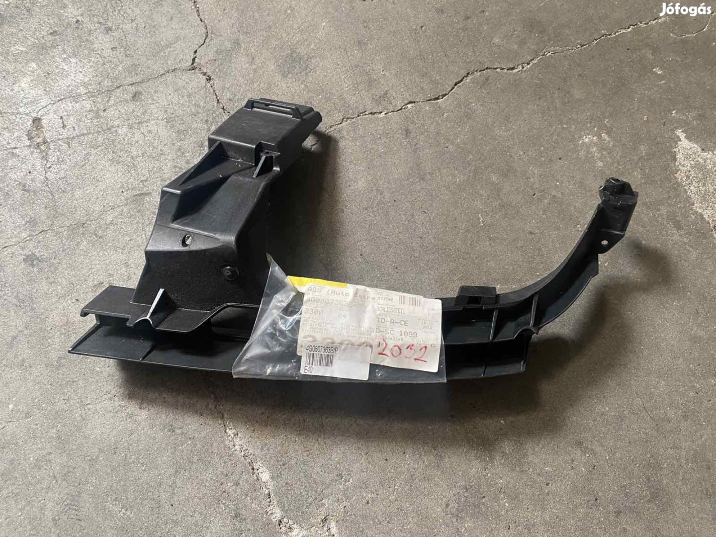 Audi A6 kipufogó lökhárító tartó 4G0807363B eladó