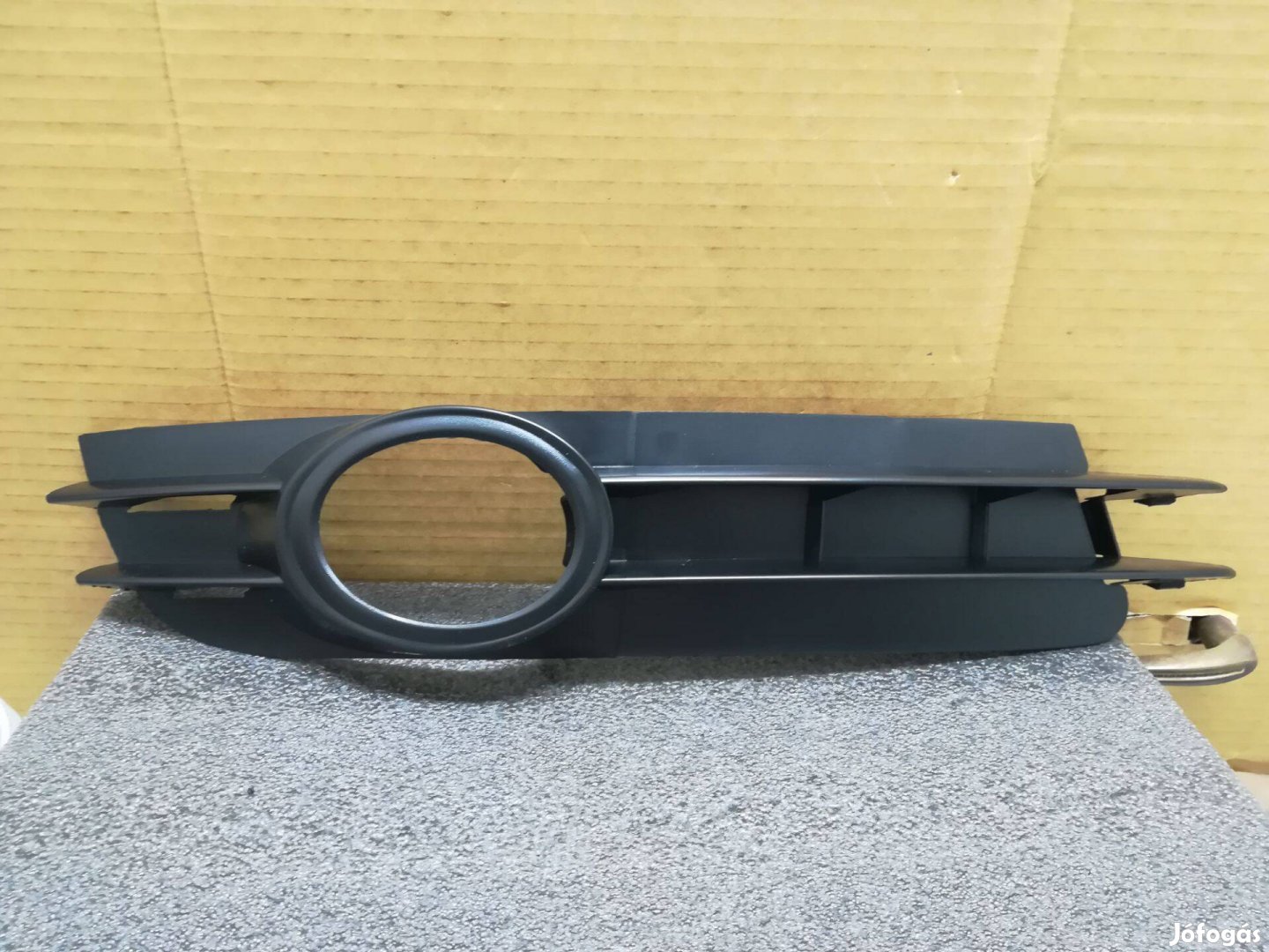 Audi A6 ködlámpa jobb díszrács 2004.05 -> 2008.10