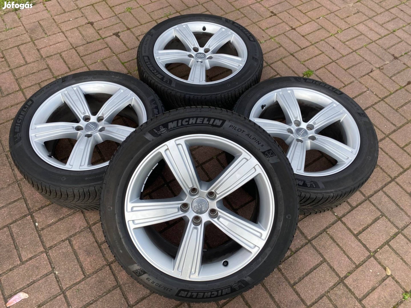Audi A8 gyári alufelni 5x112 19" 235/50 19 téli gumi