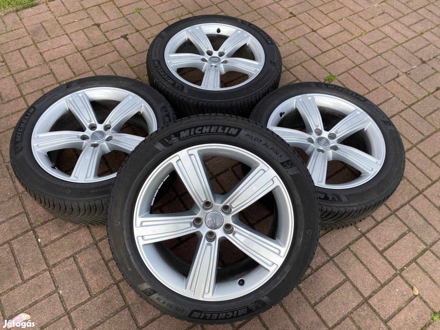 Audi A8 gyári alufelni 5x112 19" 235/50 19 téli gumival