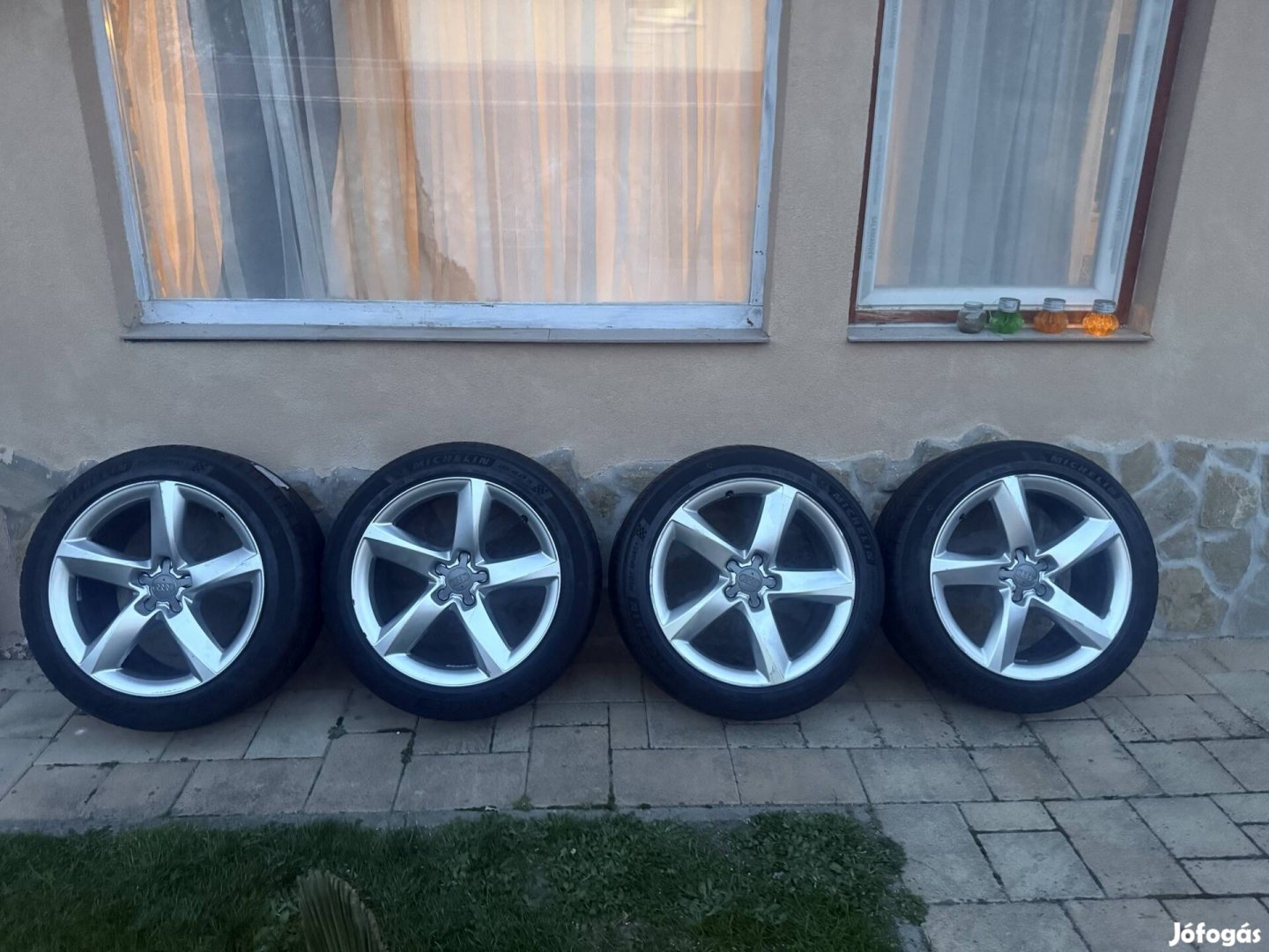 Audi A8 gyári alufelni nyári gumival 2554519