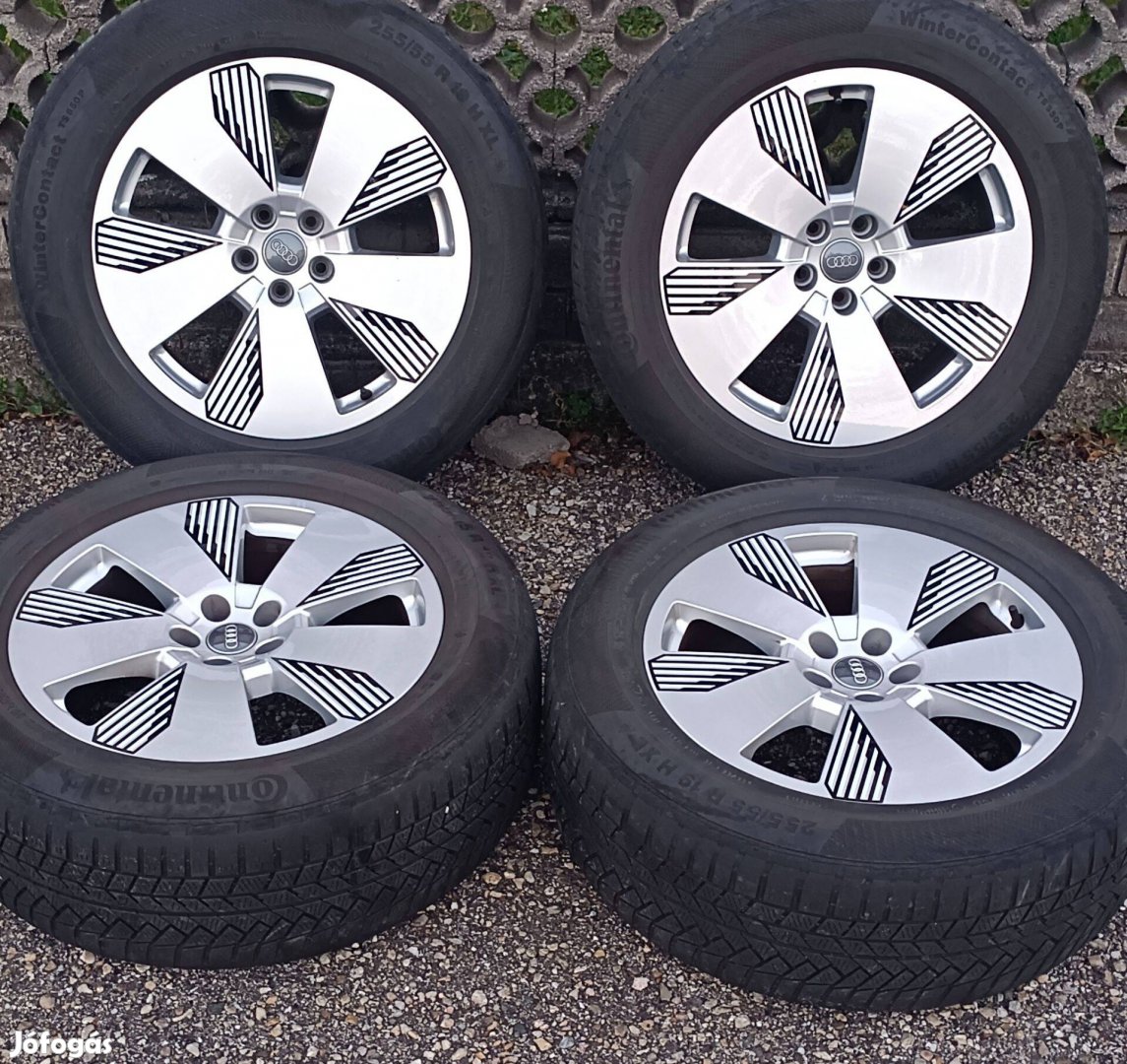 Audi E-tron 19 coll