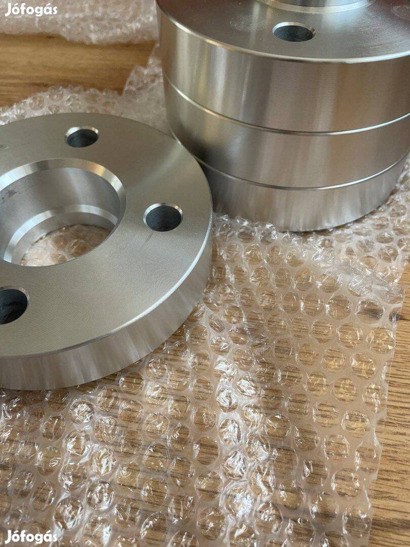Audi Mercedes 66,6 5x112 30mm nyomtávszélesítő csavarokkal új 2db